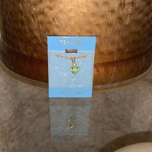 ✨5/$25✨Gold and Peridot (August) Pendant Necklace